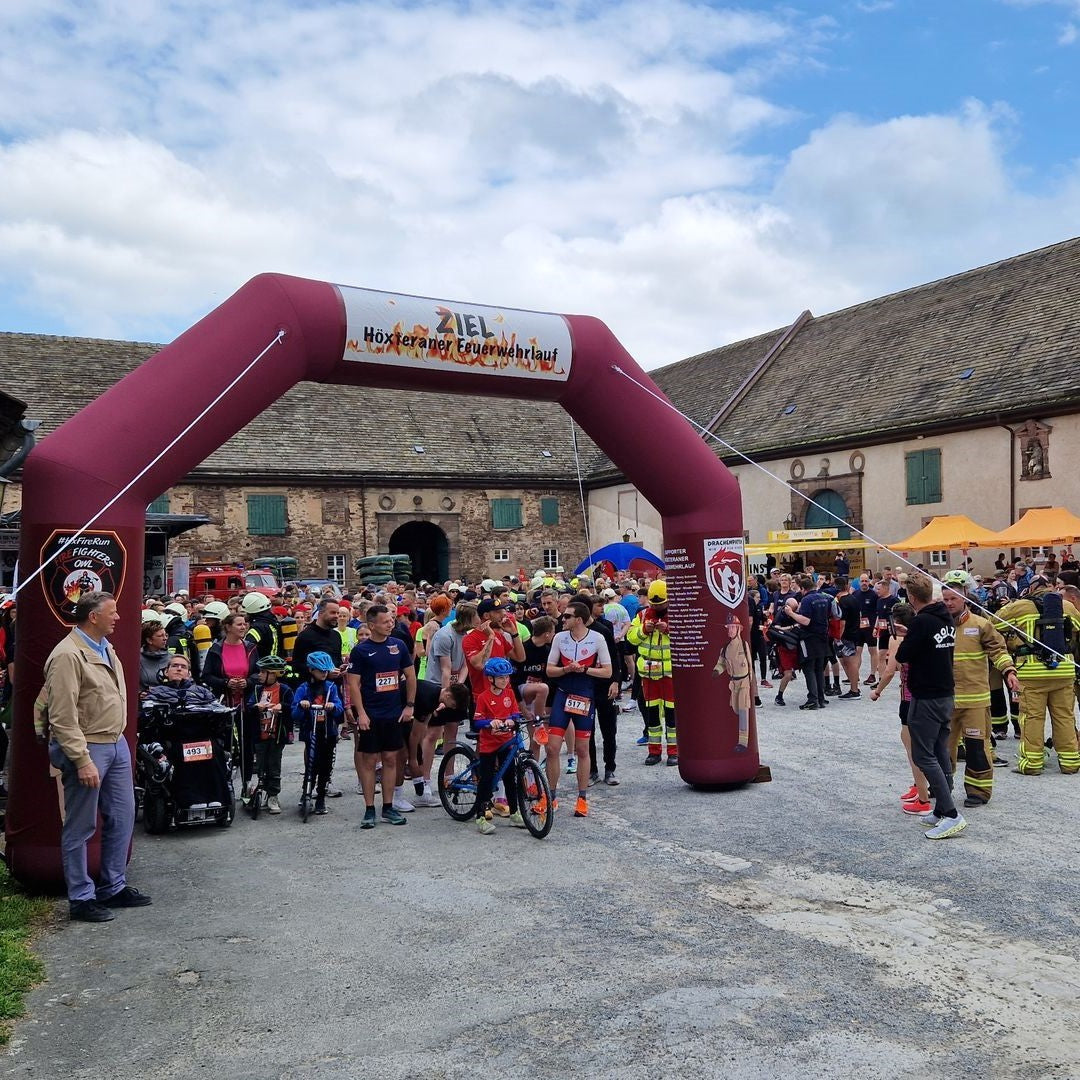 Inflatable Archway - XhibArch (double layer, airtight): stock color prepared for banner Inflatable24.com S (4 m x 3 m) - (13 ft x 10 ft) red No Feet by Inflatable24.com