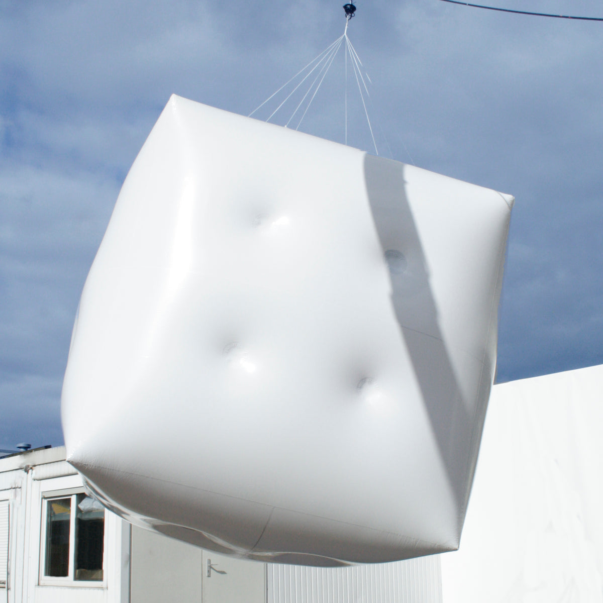 B-ware treasure trove SALE Inflatable24.com PVC cube white 2m by Inflatable24.com