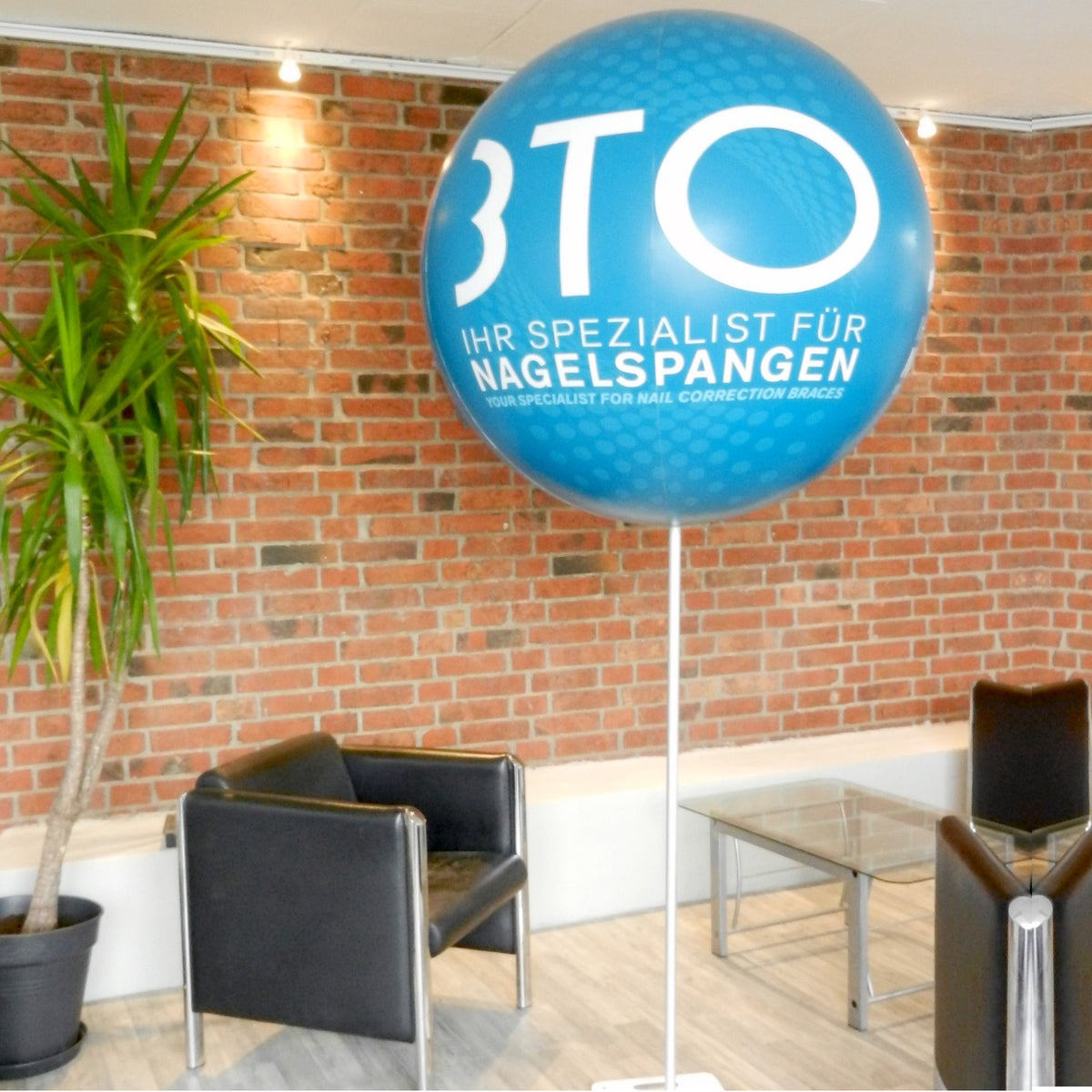 Advertising balloon with stand height 4.5 m (15 ft) max for indoor use Inflatable24.com 2 m - 6.5 ft no lighting by Inflatable24.com